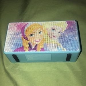 I am selling this bc my child dont like frozen,it will be sold for regular price